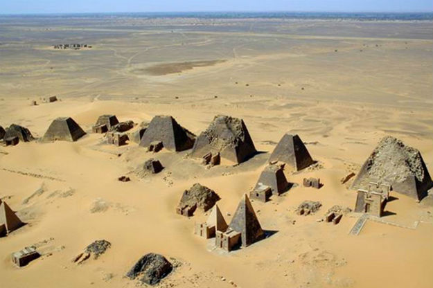 piramidi_meroe_08