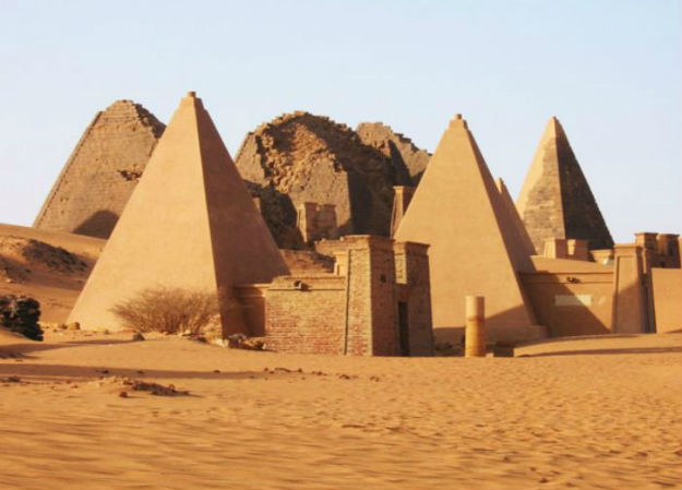 piramidi_meroe_09
